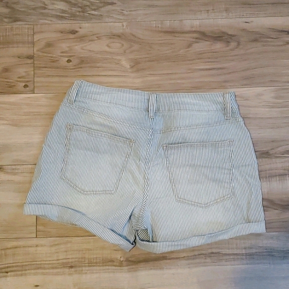 🌻Host Pick🌻 Maurices denim shorts - Picture 2 of 4
